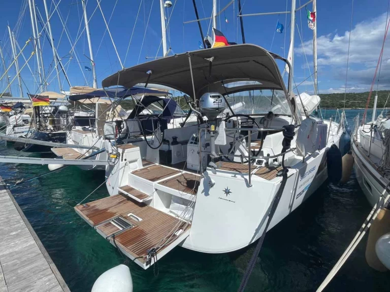 Sailboat rental with or without captain Jeanneau Golfo Aranci