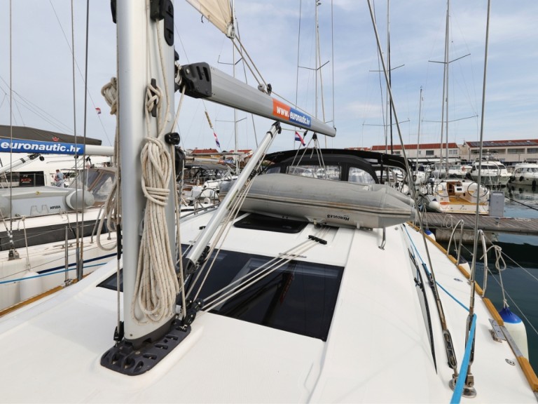 Boat rental Elan Impression 45.1 in Pirovac on Samboat