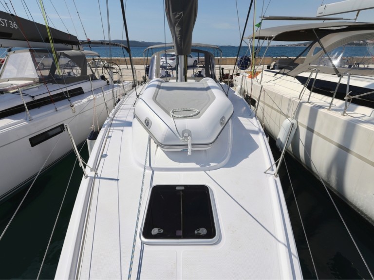 Sailboat for rent Biograd na Moru at the best price