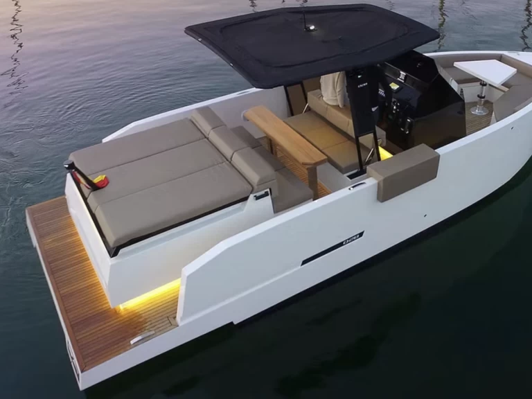 Bareboat Rental Motorboat De Antonio with a boat licence