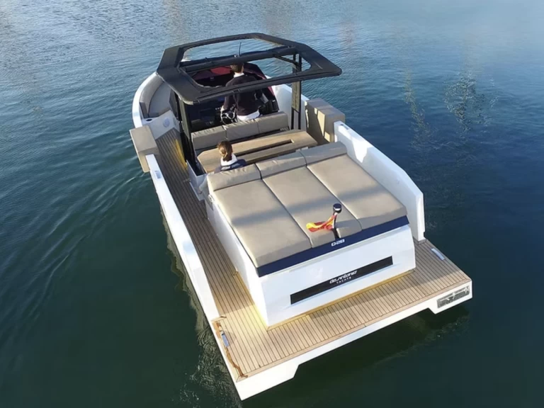 Motorboat for rent Sag Harbor at the best price