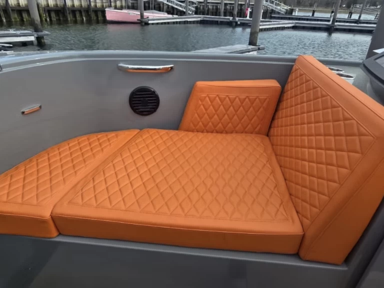 Bareboat Rental Motorboat Rand with a boat licence