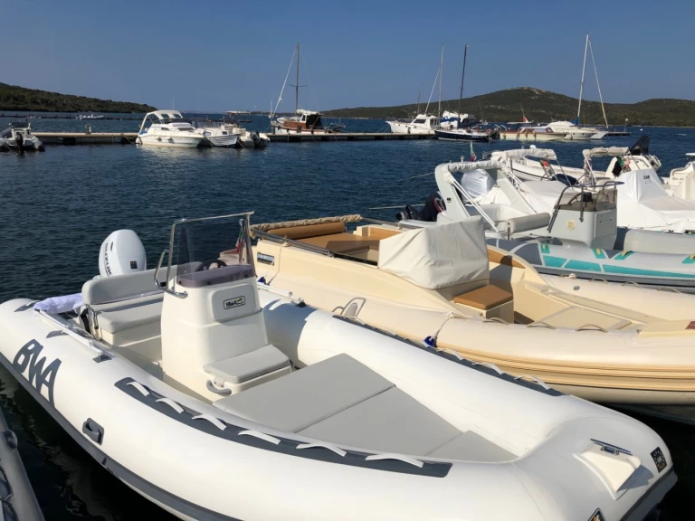 Yacht charter Villasimius cheap California 550