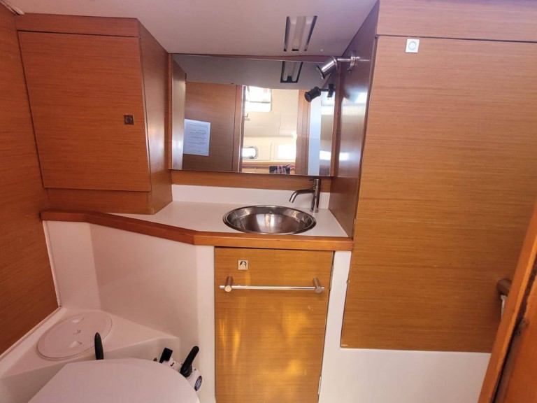 Bareboat Rental Sailboat Jeanneau with a boat licence