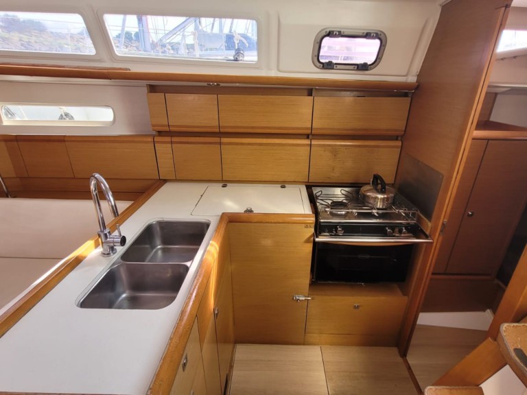 Sailboat for rent Saint-Quay-Portrieux at the best price