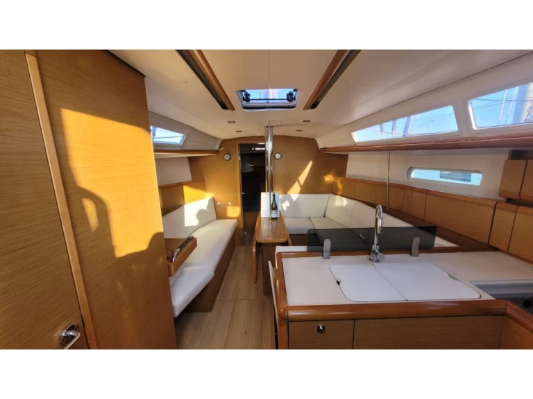 Yacht charter Saint-Quay-Portrieux cheap Sun Odyssey 379 Dl