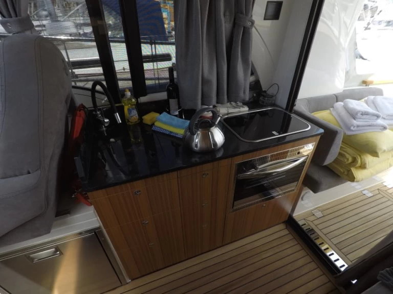 Yacht charter Šibenik cheap Marex 330 SCA