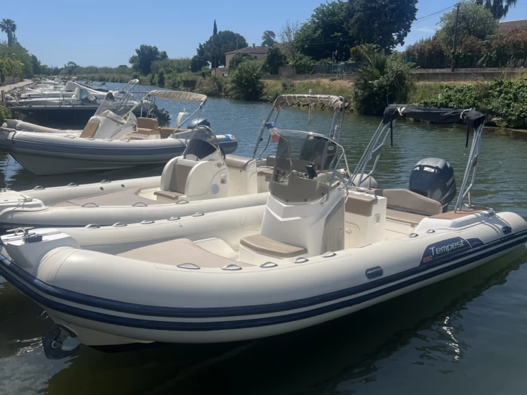 Capelli Capelli 690 charter bareboat or captained in  Hyères