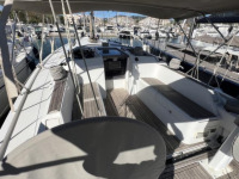 Sailboat for rent Larmor-Plage at the best price