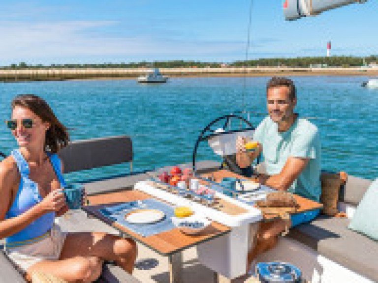 Boat rental Dufour Dufour 37 in Larmor-Plage on Samboat