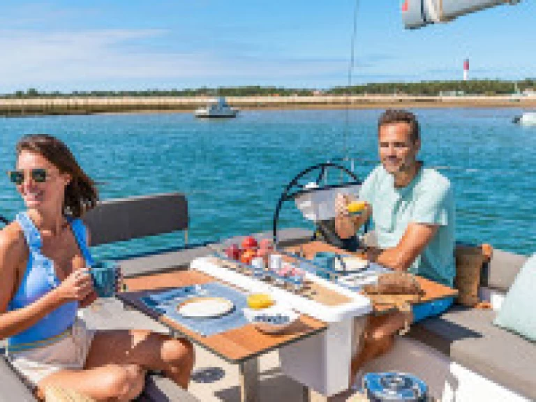 Boat rental Dufour Dufour 37 in Larmor-Plage on Samboat