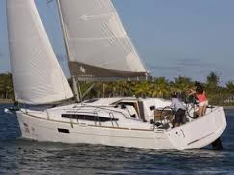 Sailboat rental in Larmor-Plage - Bénéteau Sun Odyssey 349