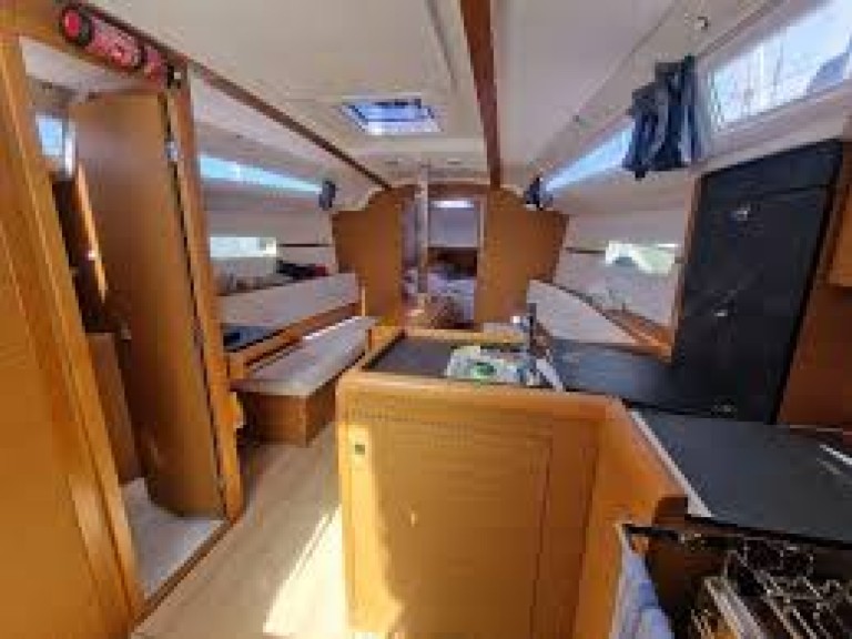 Sailboat for rent Larmor-Plage at the best price