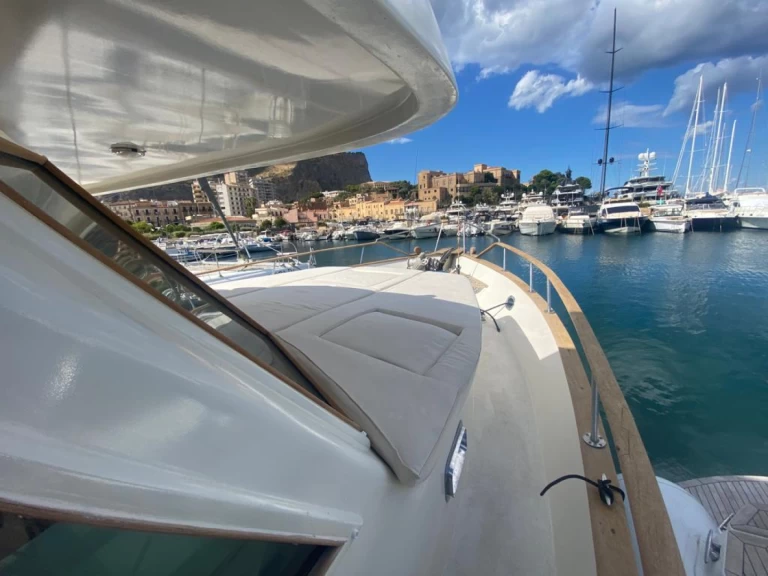 Bareboat Rental Motorboat c&l marine corporation with a boat licence