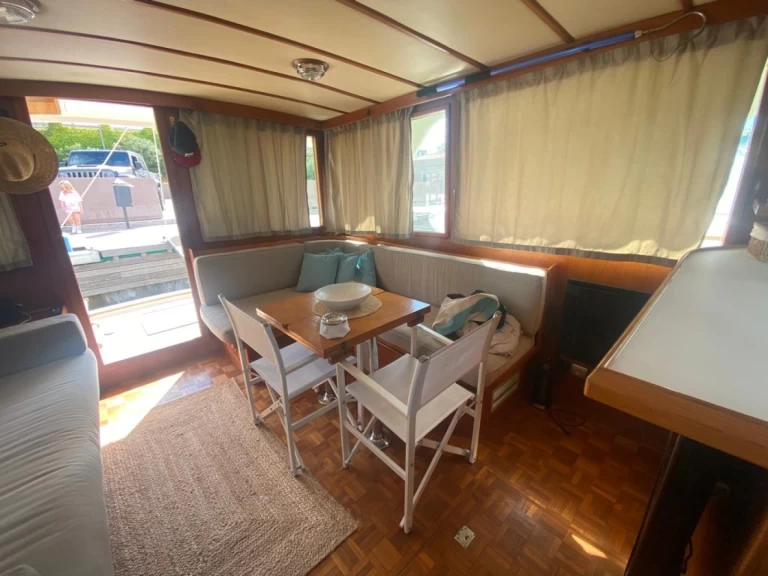 Motorboat rental in Palermo - c&l marine corporation europa 40