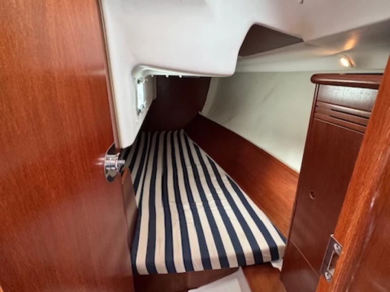 Sailboat rental in La Rochelle - Bénéteau First 31.7