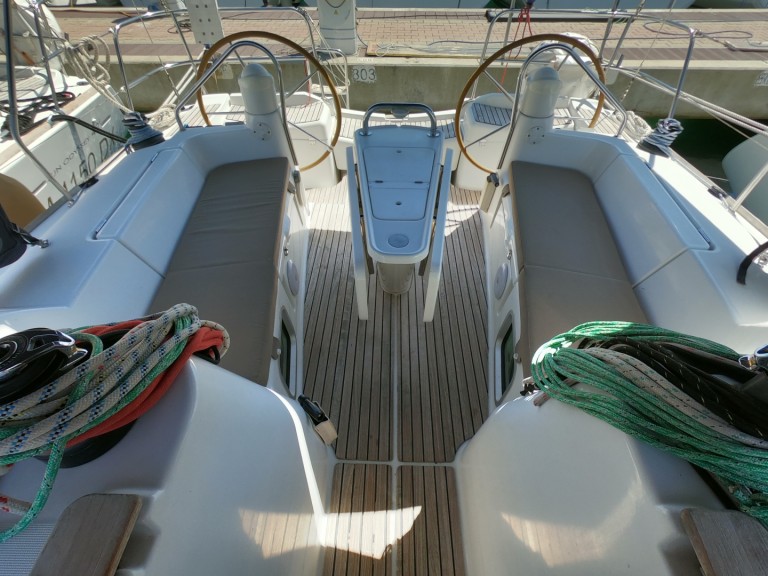 Jeanneau Sun Odyssey 39i in Olbia on SamBoat