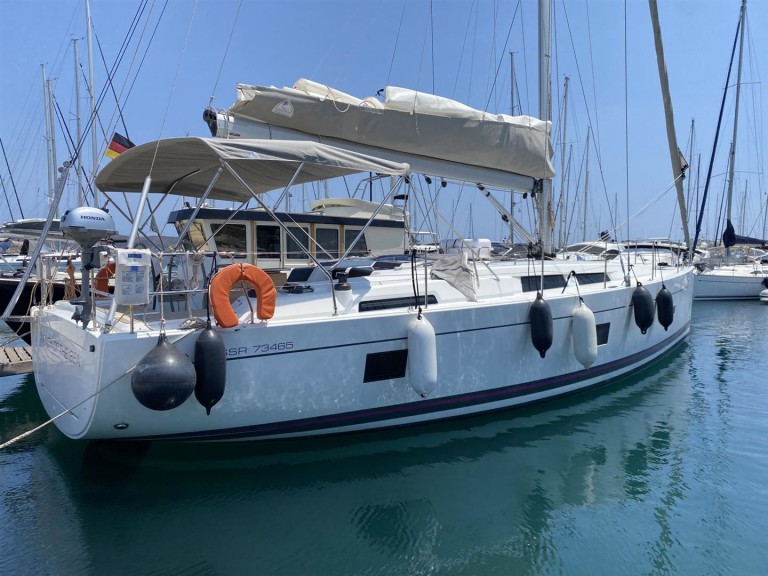 Sailboat for rent Lávrio at the best price