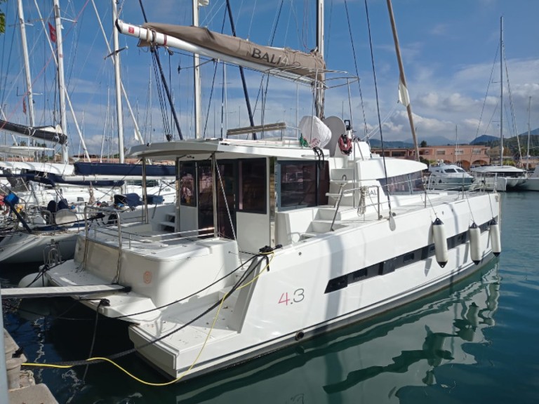 Bali Catamarans Bali 4.3 in Cannigione on SamBoat