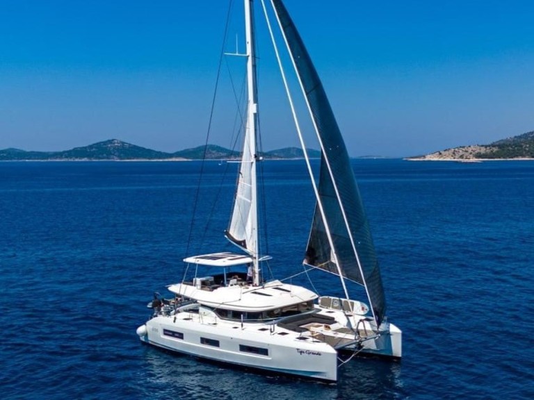 Catamaran for rent Šibenik at the best price