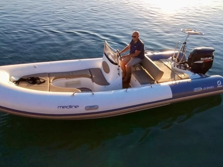 Yacht charter Port de Sainte-Marine cheap Medline 650