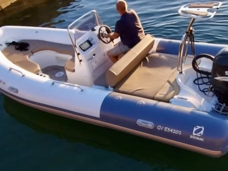 Yacht charter Port de Sainte-Marine cheap Medline 650