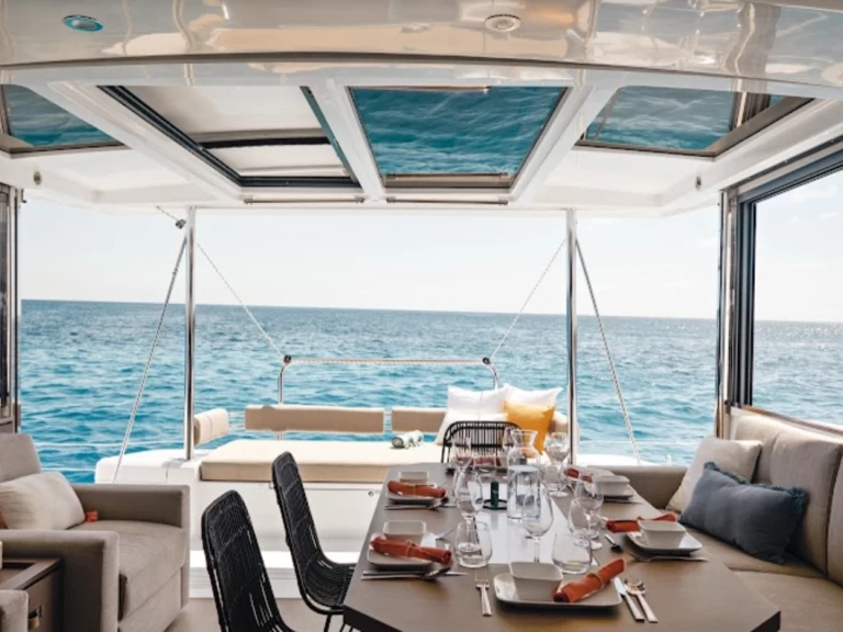 BALI 4.2 NUMERO 3 BALI 4.2 NUMERO 3 charter bareboat or captained in  Le Marin