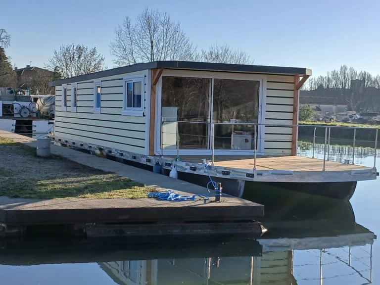 Yacht charter Castelsarrasin cheap Standard 3 cabines