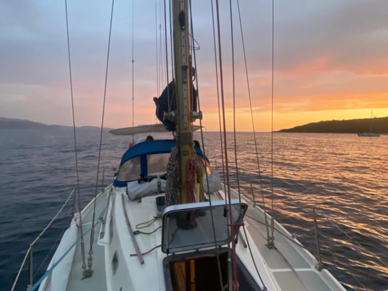 Sailboat for rent Marseille at the best price