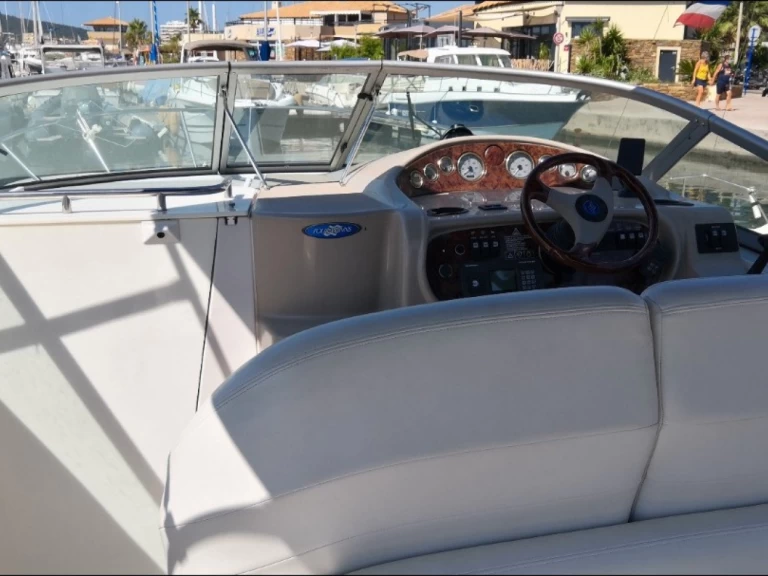 Four Winns Vista 268 charter bareboat or captained in  Scey-sur-Saône-et-Saint-Albin