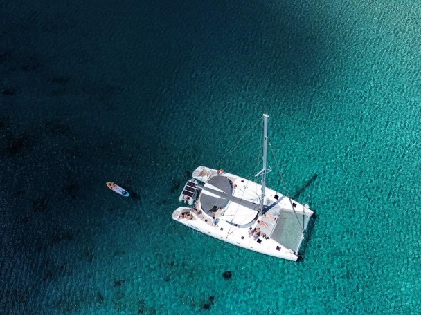 Catamaran for rent Tourlos at the best price