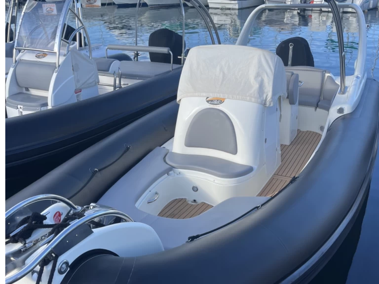 RIB rental in Porto-Vecchio - Zodiac Medline III