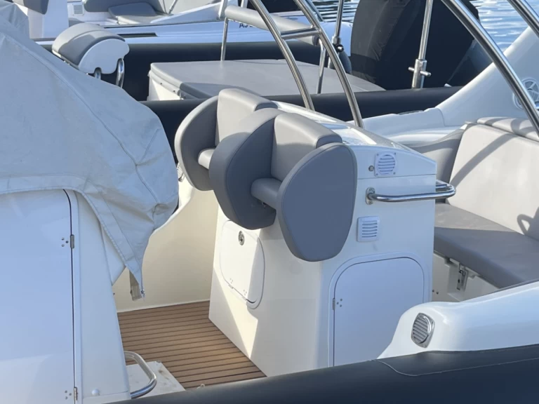 Boat rental Zodiac Medline III in Porto-Vecchio on Samboat