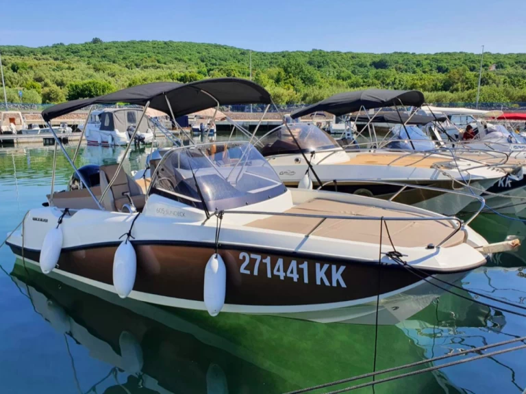 Boat rental Quicksilver Activ 605 Sundeck in Empuriabrava on Samboat