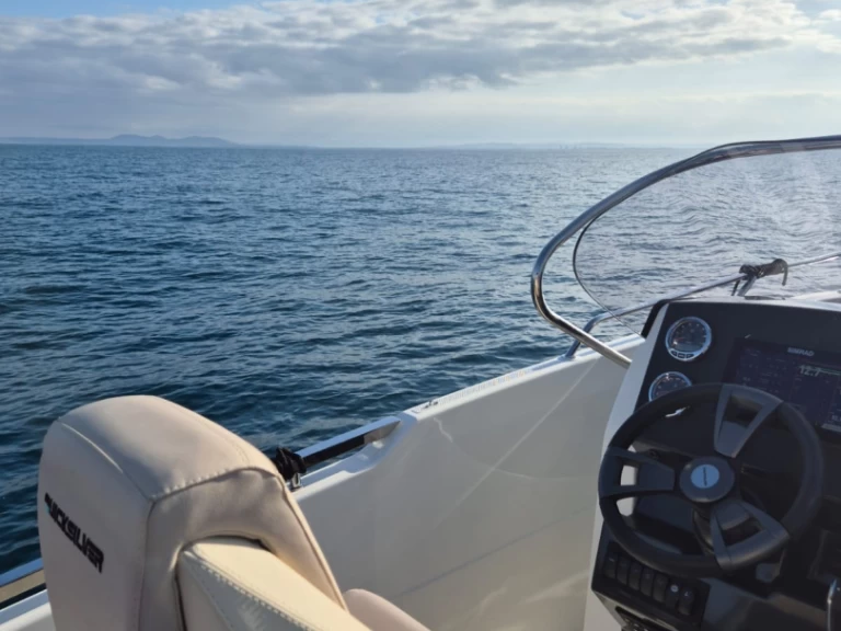 Bareboat Rental Motorboat Quicksilver with a boat licence