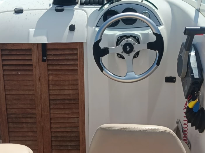 Bénéteau Flyer 650 WA charter bareboat or captained in  Le Cap d'Agde