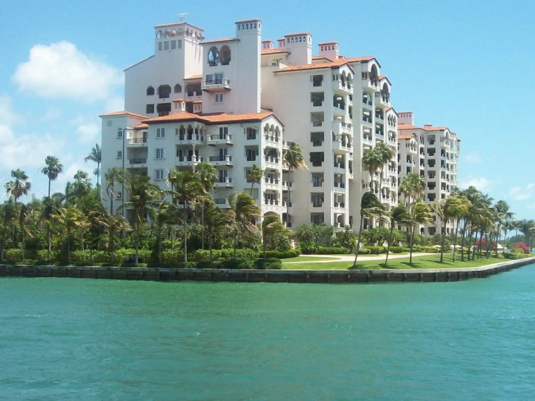 Boat rental Four Winns h310 in Miami on Samboat