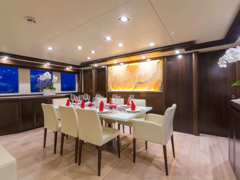 Yacht charter Italy cheap GATSBY