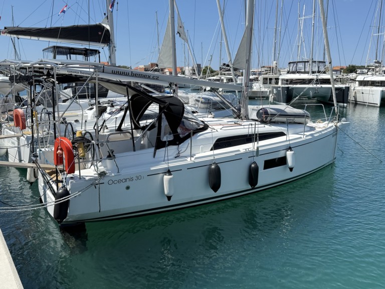 Bareboat Rental Sailboat Bénéteau with a boat licence