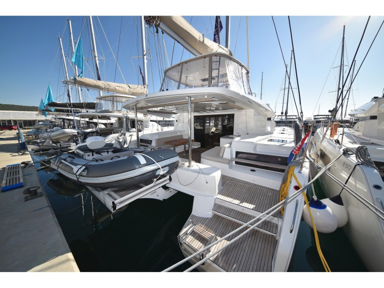 Rent a Lagoon Lagoon 50/6 cab Sukošan