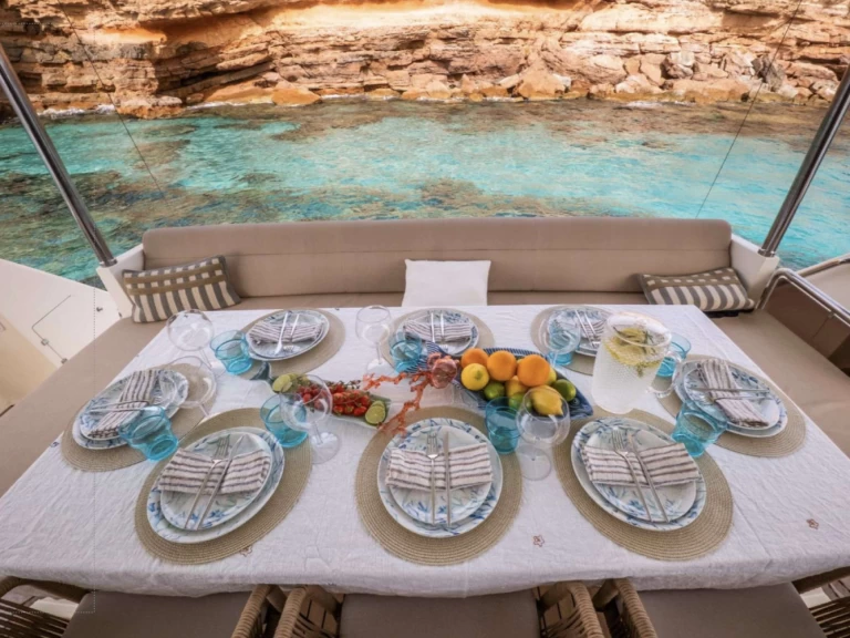 Boat rental Astondoa BISCAYNE in Alicante on Samboat