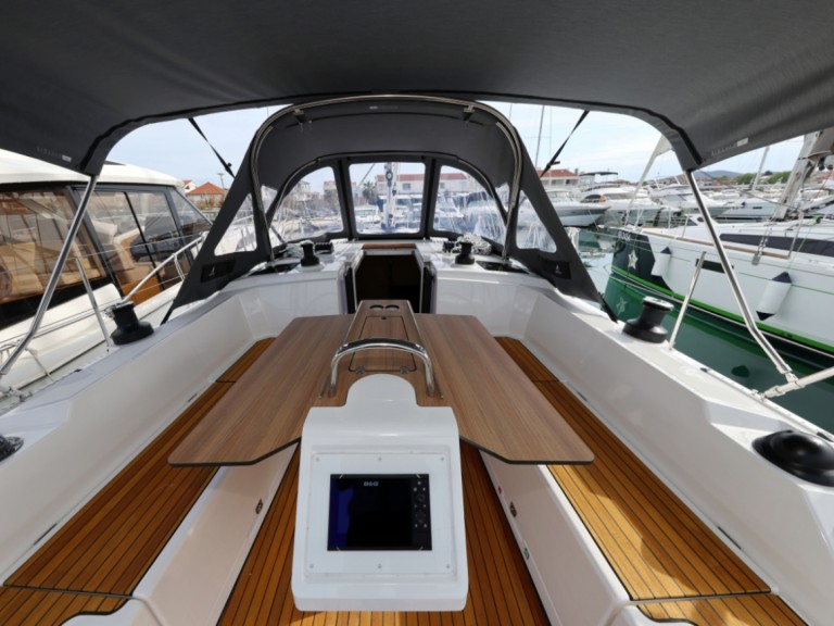Sailboat rental in Pirovac - Bavaria Bavaria C38