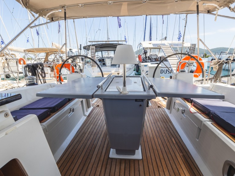 Rent a Bénéteau Oceanis 41.1 Lefkáda