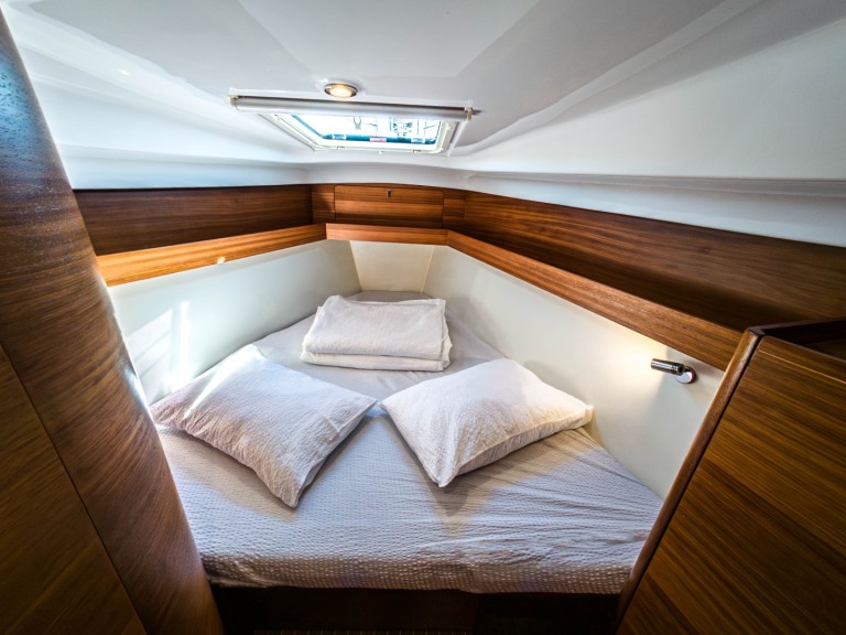 Bareboat Rental Sailboat Elan with a boat licence