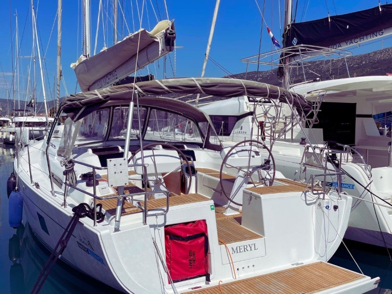 Sailboat for rent Kaštela at the best price