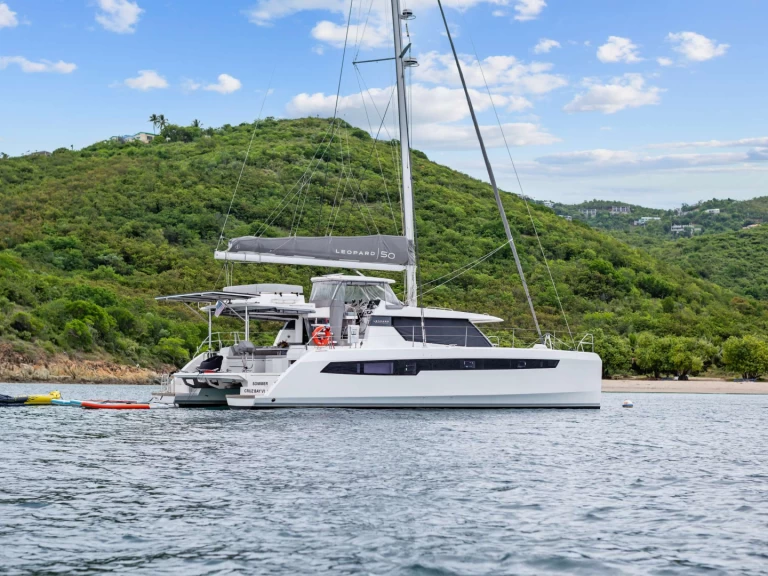 Bareboat Rental Luxury Yacht Leopard with a boat licence