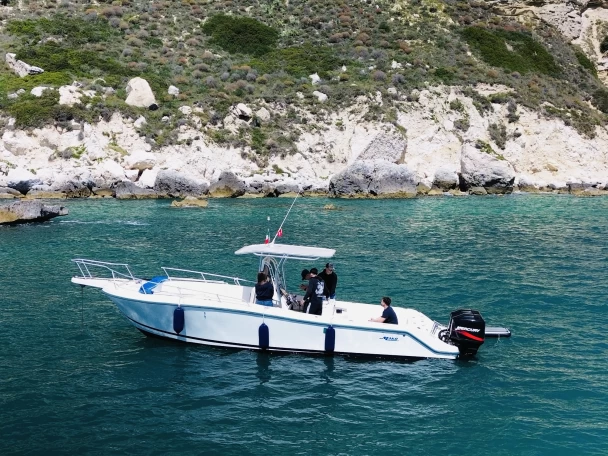 Mako 282 in Cagliari Port on SamBoat
