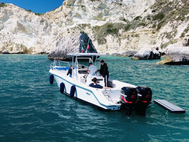 Rent a Mako 282 Cagliari Port