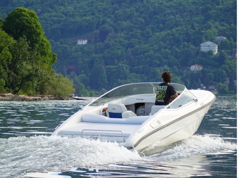 Bareboat Rental Motorboat Cranchi with a boat licence