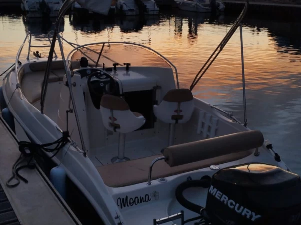 Yacht charter Six-Fours-les-Plages cheap 540